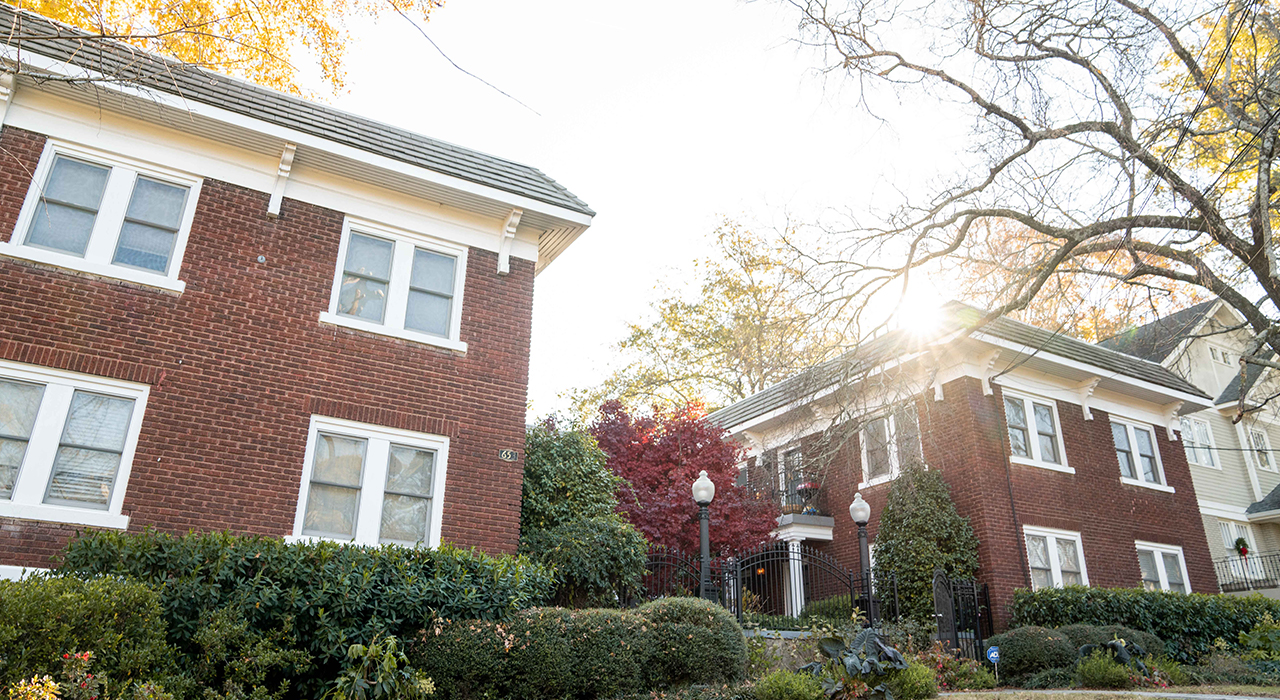 Small Apartment Building Photo